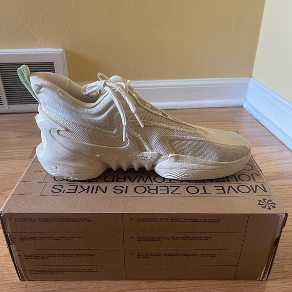 Nike COSMIC UNITY 2's - Picture 6 of 7